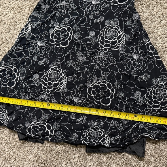 Evan Picone Womens 4 Black White Embroidered Cocktail Floral Dress Lined Party - Picture 7 of 7